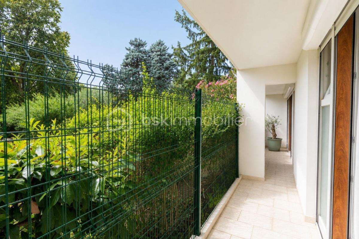 Appartement T3 en rez-de jardin avec loggia - photo 4