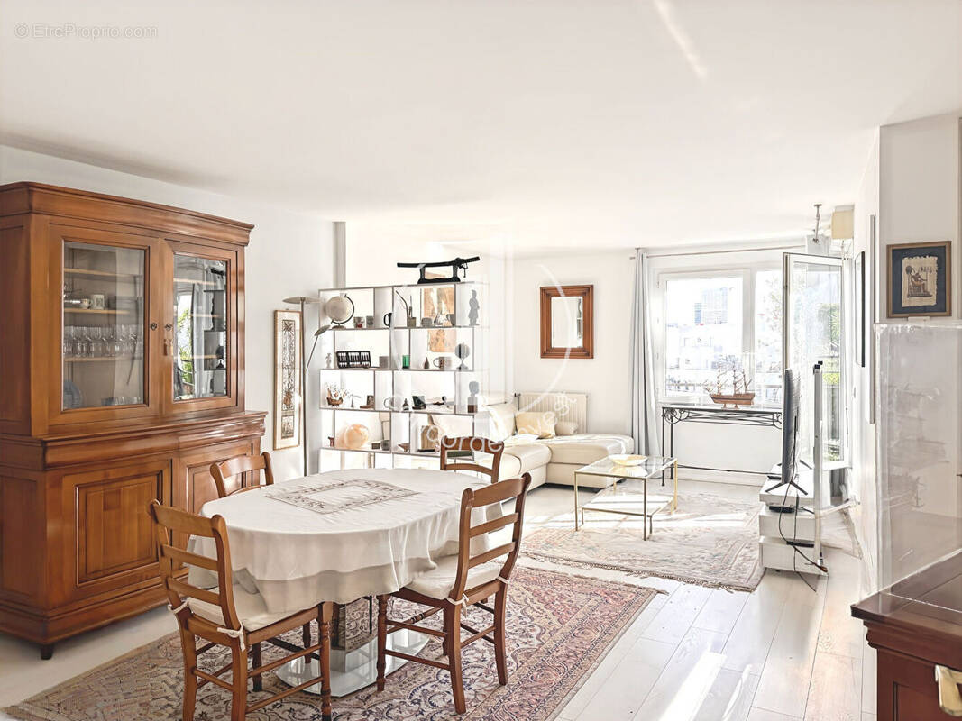 Appartement à COURBEVOIE