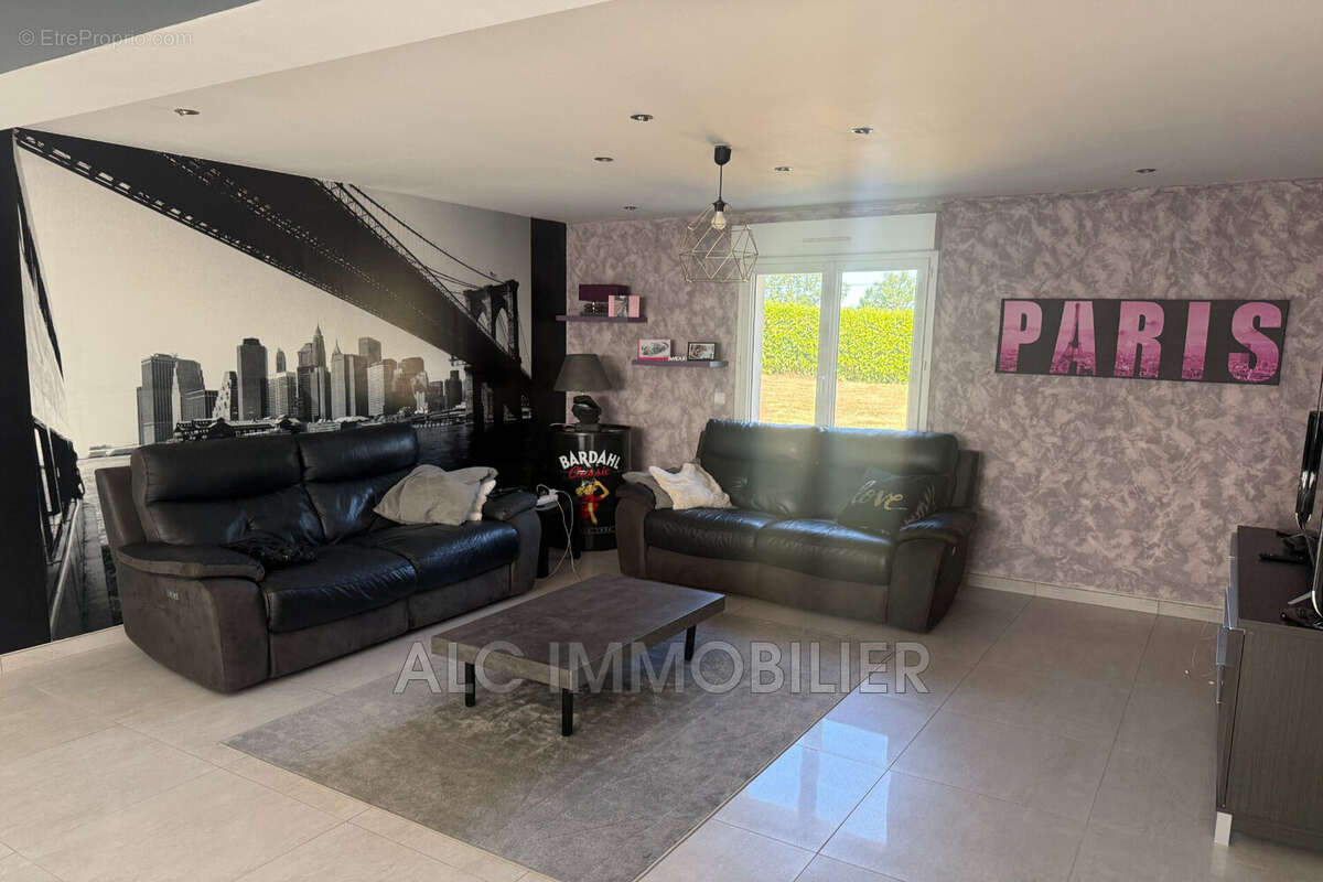 Maison 163 m² à Villaines-La-Carelle  - photo 5
