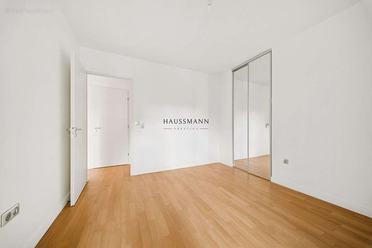 Appartement à NEUILLY-SUR-SEINE