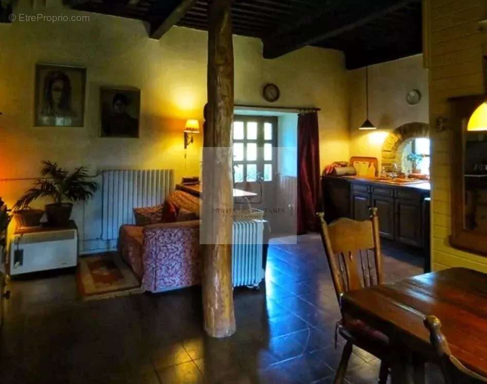 Maison à SAINT-GERMAIN-DE-CALBERTE