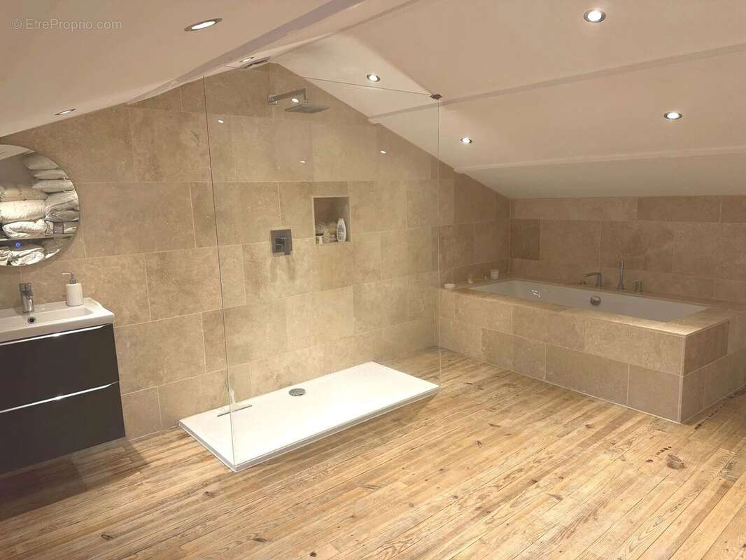 Jolie maison de 4/5 chambres avec accès au centre ville à pied - photo 10