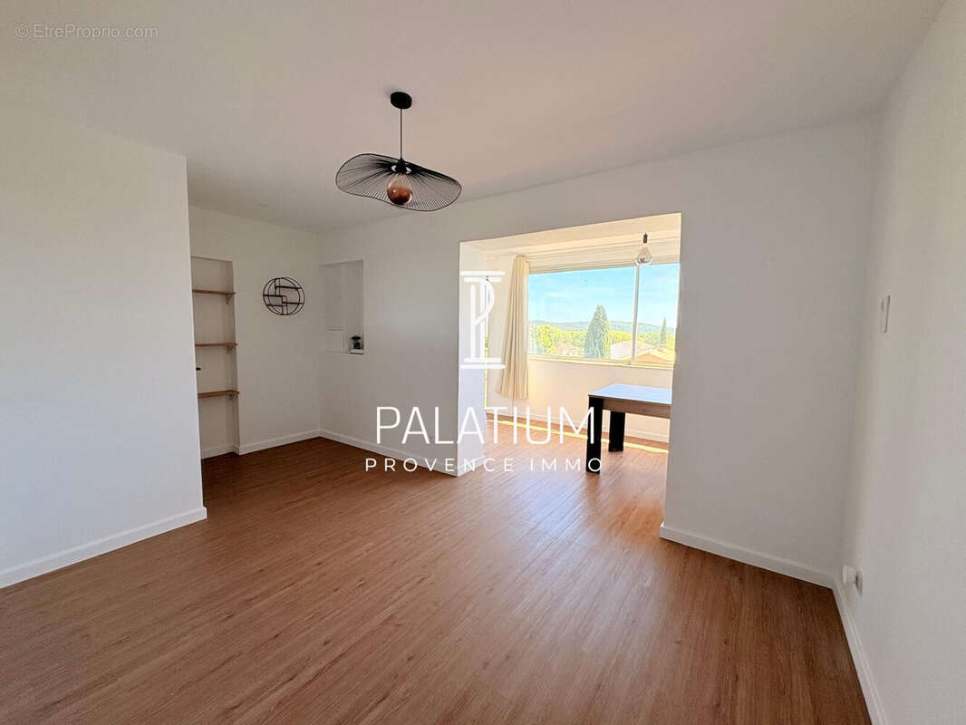 Appartement à LA FARE-LES-OLIVIERS