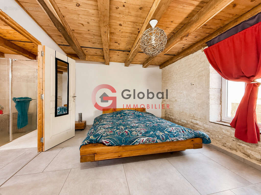 Longère rénovée 5 chambres avec terrain et étang - photo 5