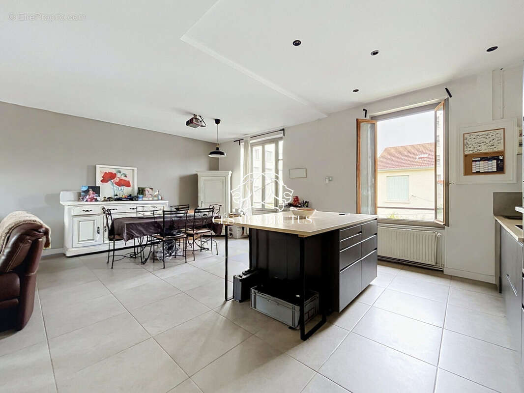 Appartement 92 m² à Lyon-8e  - photo 2