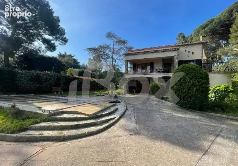 Villa 7 pièces sur 1 932 m2 de terrain avec piscine   Mer à pied - photo 3