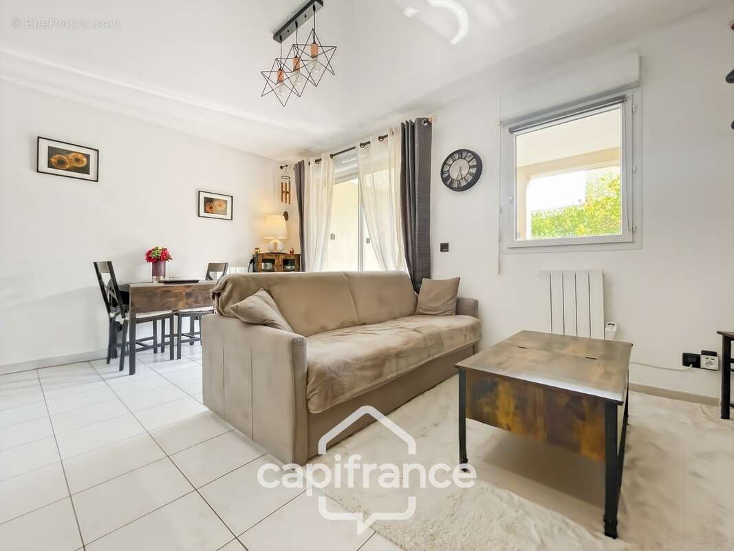 Appartement 40m2 rénové et climatisé, en rez de jardin , une chambre et sa salle de douche, sa terrasse couverte ,, piscine rési - photo 7
