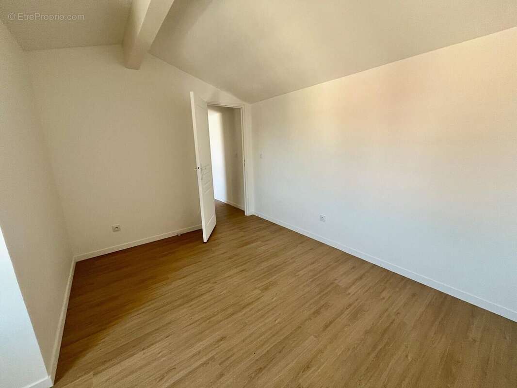 Maison 79 m² à Merignac  - photo 5