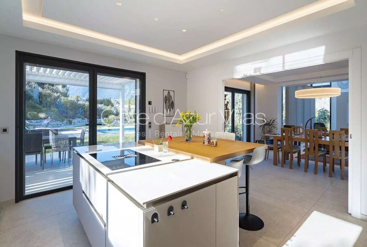 Maison à ROQUEFORT-LES-PINS