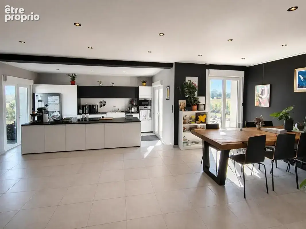 Maison de 8 pièces de 168 m² à Isigny-le-Buat - photo 2