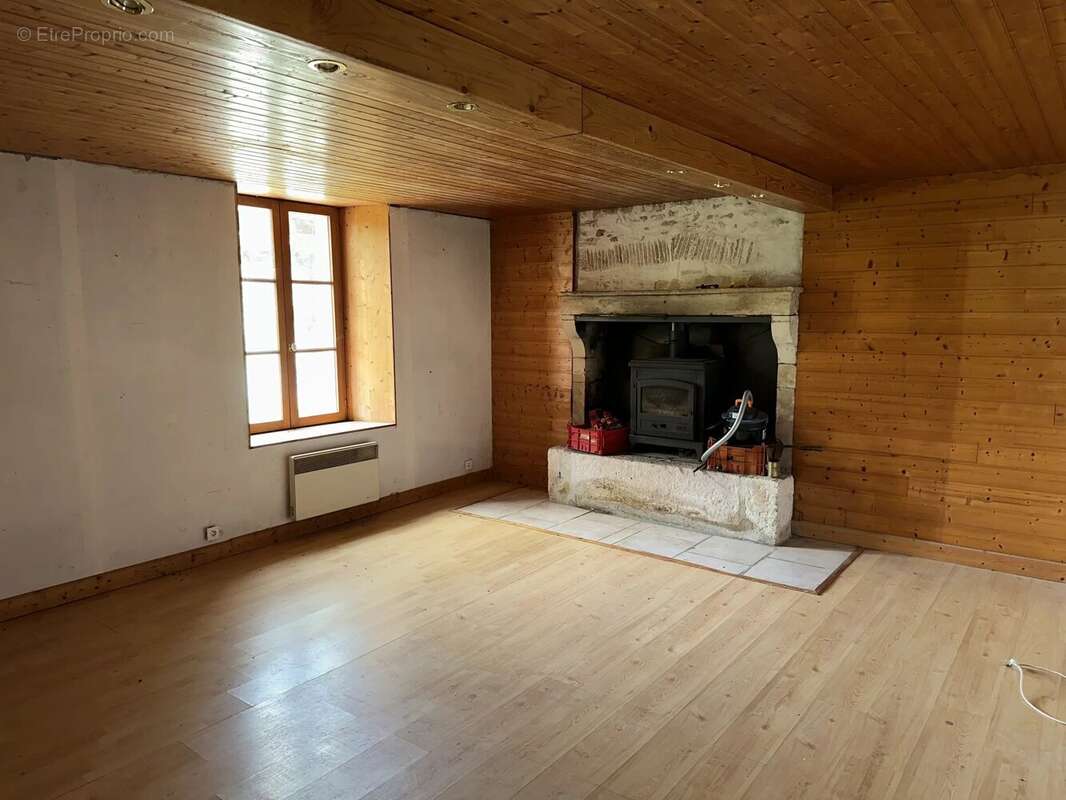 Maison à SOMMIERES-DU-CLAIN