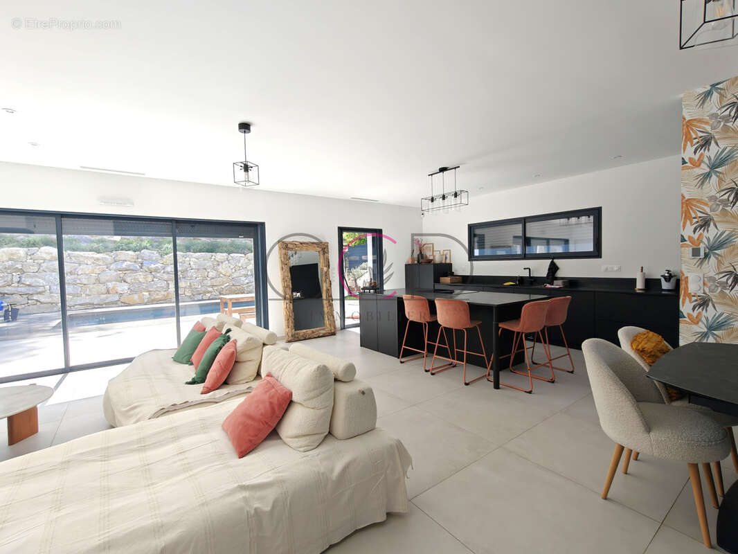 Maison à VENTABREN