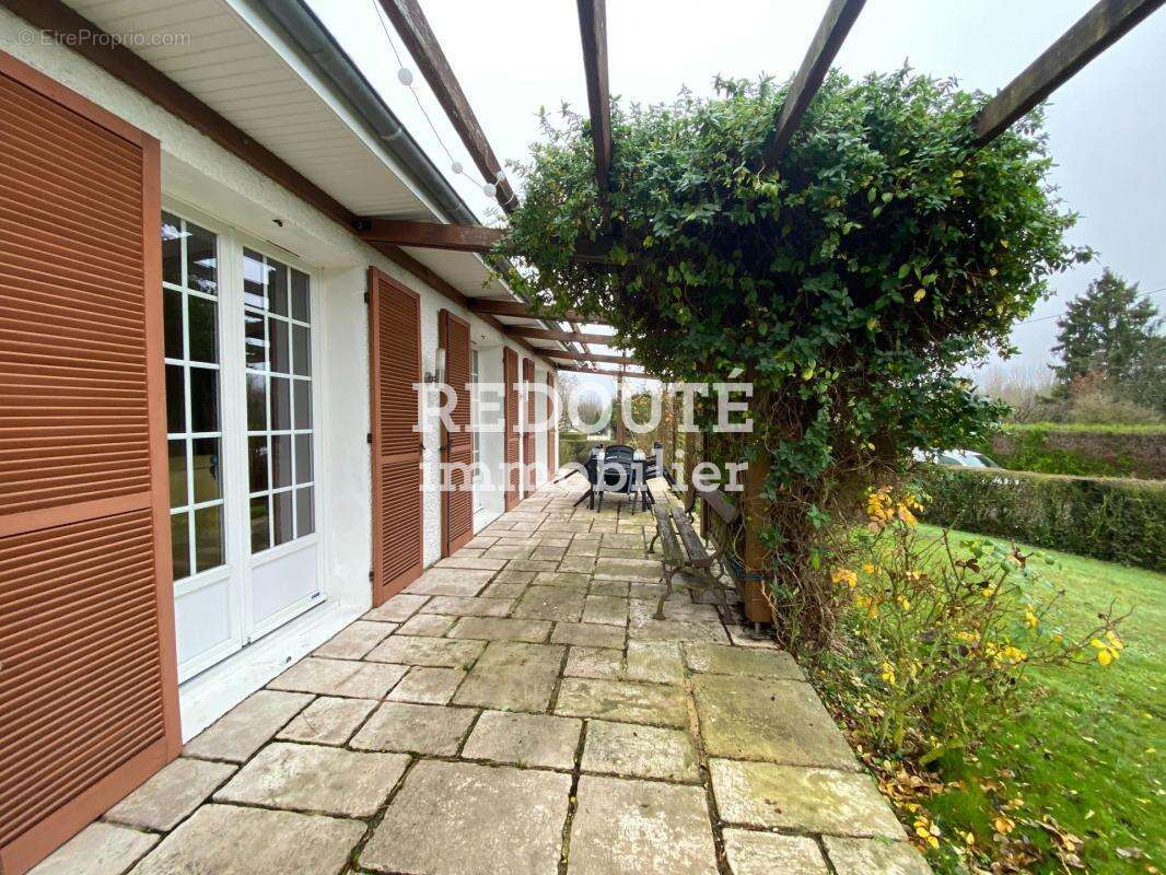 Maison à LE CHATELET-SUR-RETOURNE