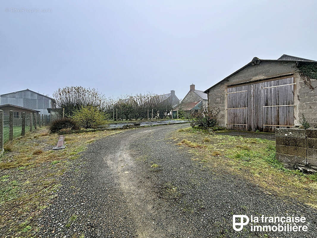 Terrain à LA BOUEXIERE