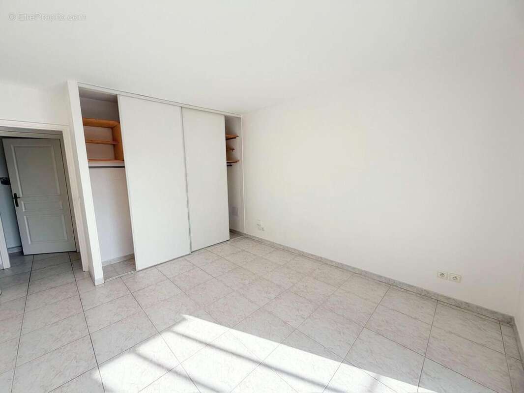   - Appartement à SAINT-LAURENT-DU-VAR