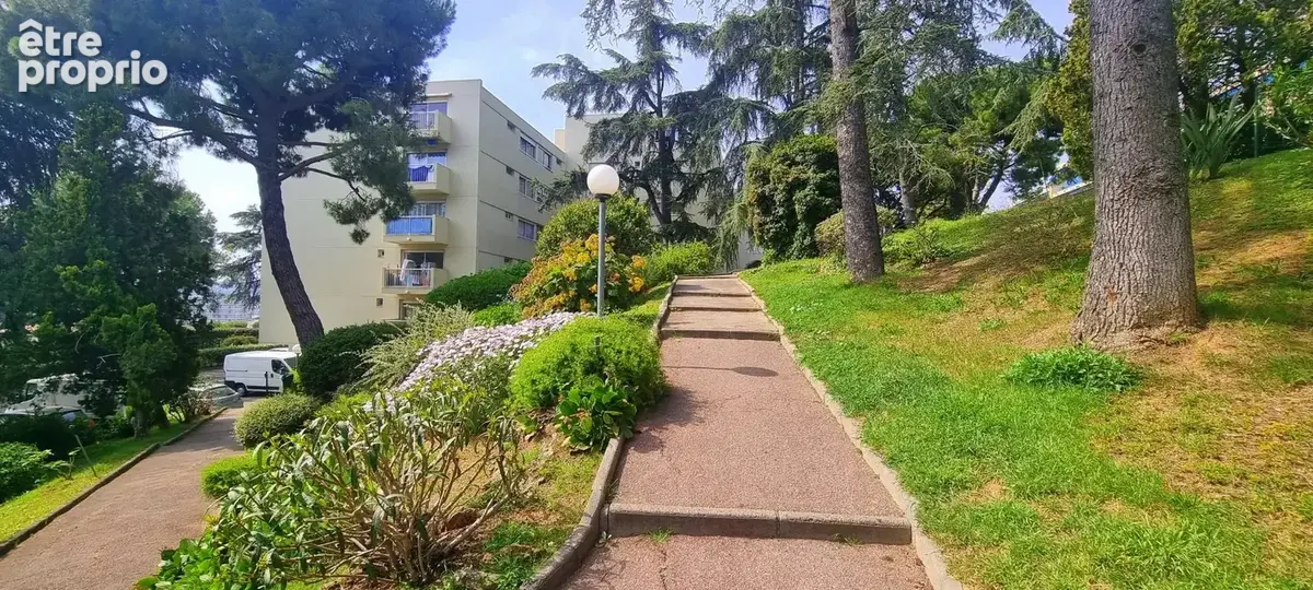 Nice corniche fleurie - appartement 3 pieces dernier etage avec terrasse - photo 9