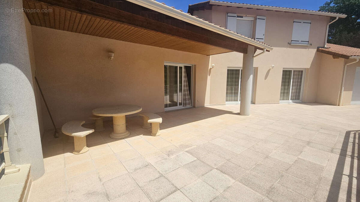 Maison à BELLAC