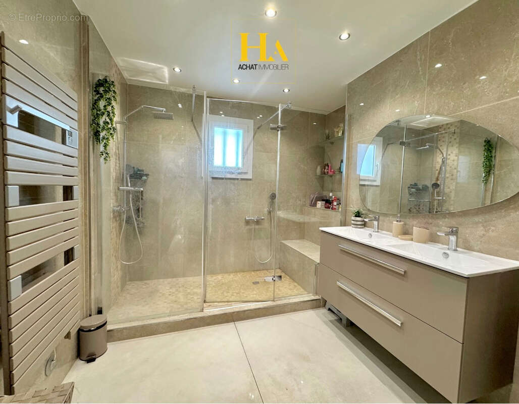 Maison à MONTELIMAR