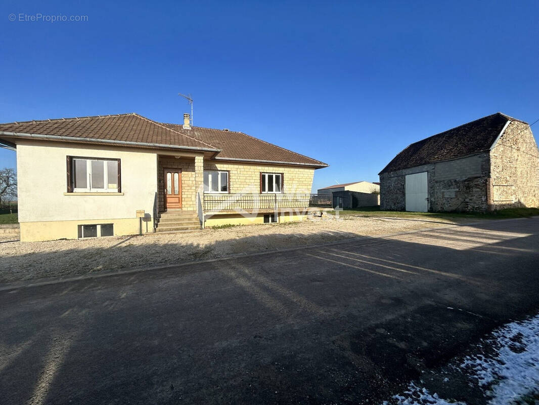 Maison à MONTPOTHIER