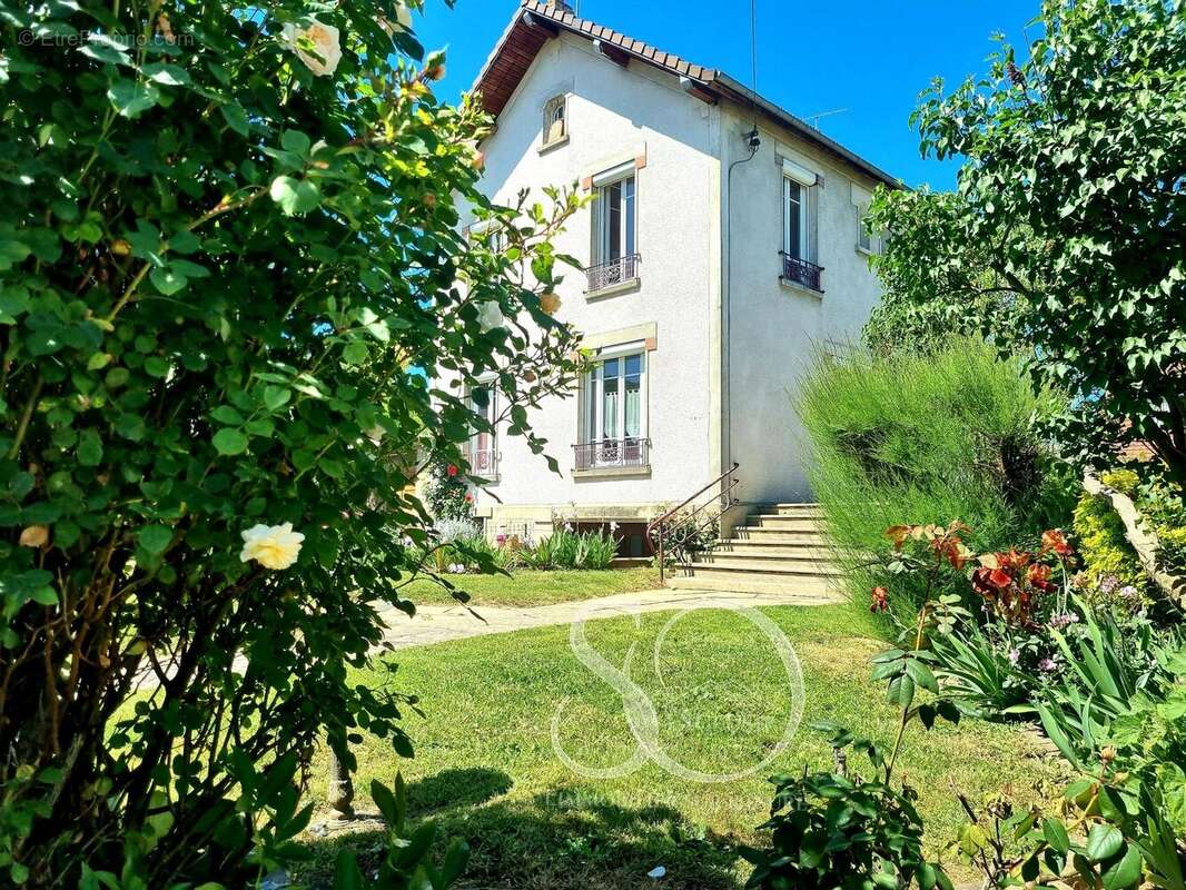 Maison à ROSNY-SUR-SEINE