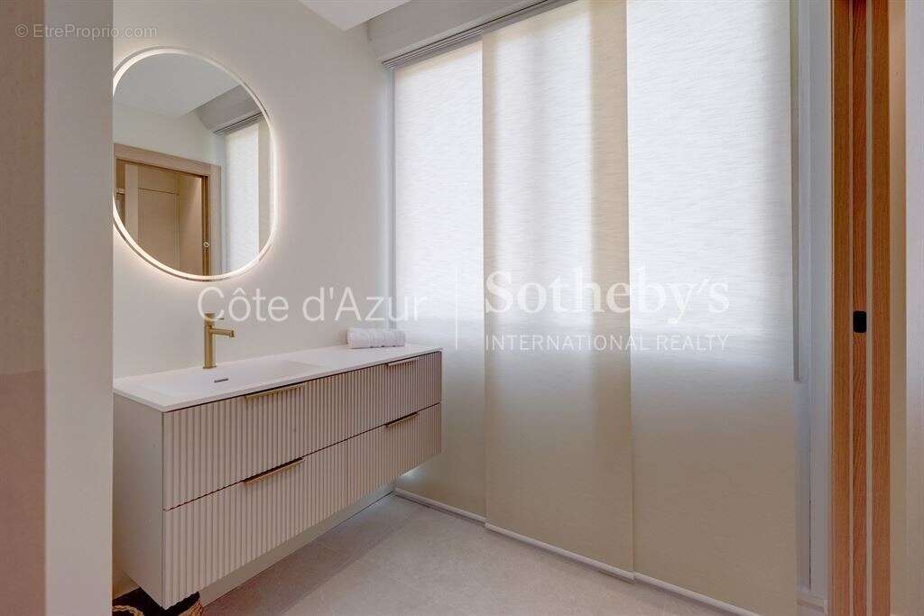 Cannes La Californie : Appartement rénové 122 m² avec vue mer et terrasse - photo 13