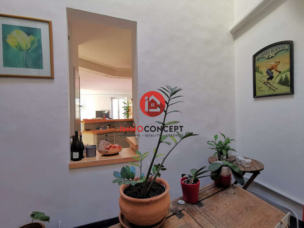 Appartement à BAGNOLS-SUR-CEZE