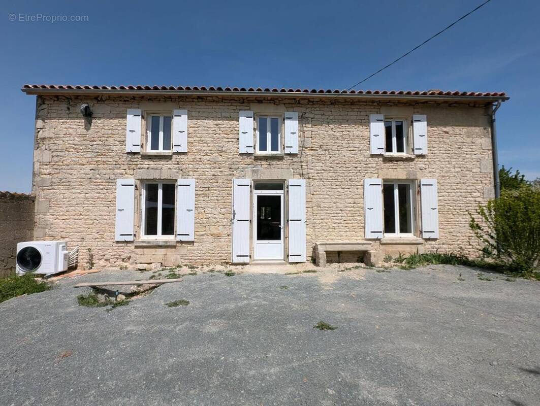 Photo 1 - Maison à LA ROCHENARD