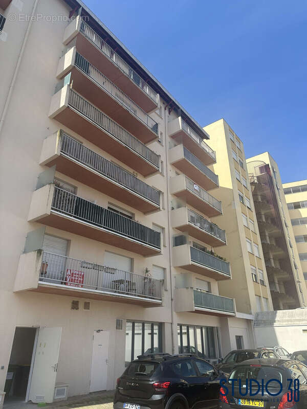 arrière du bâtiment. Place de parking - Appartement à ARCACHON