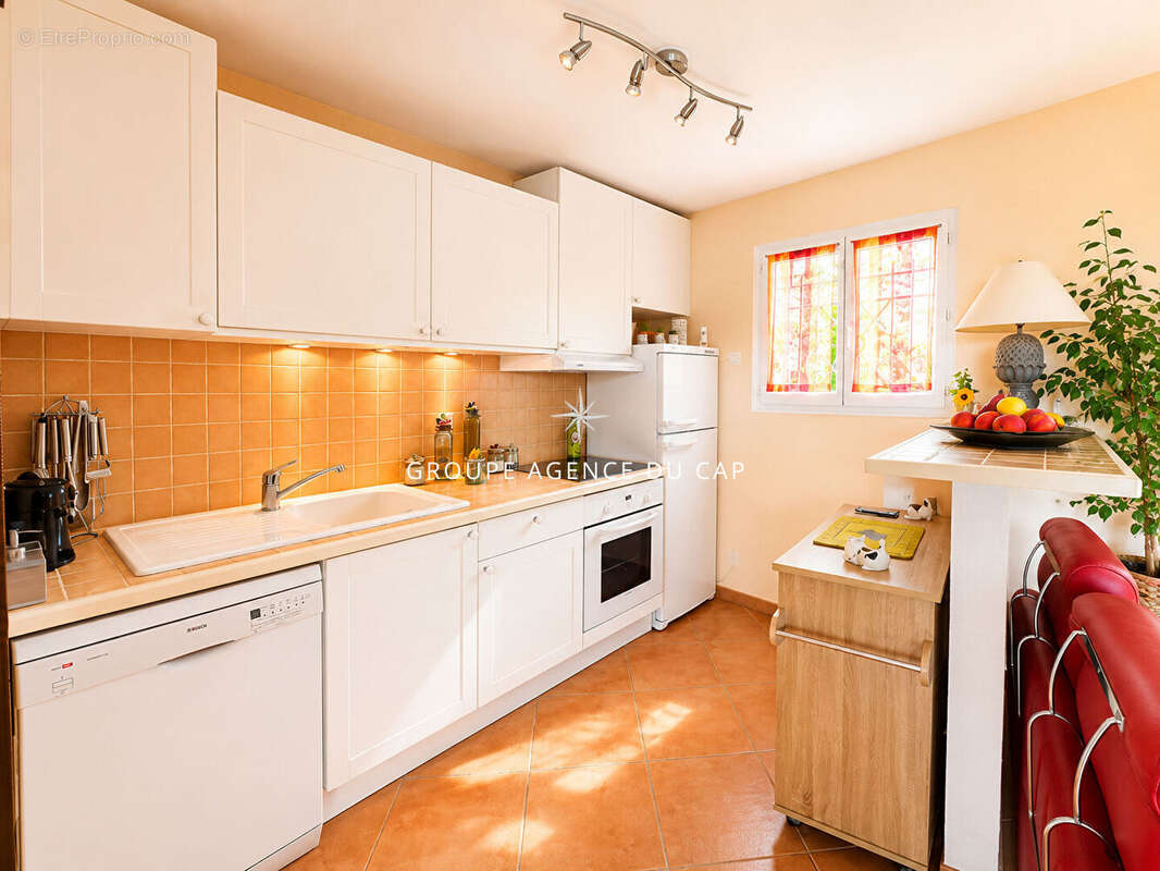 Appartement a vendre 3 pieces avec garage sur sainte maxime proche des commodites et du centre ville - photo 4
