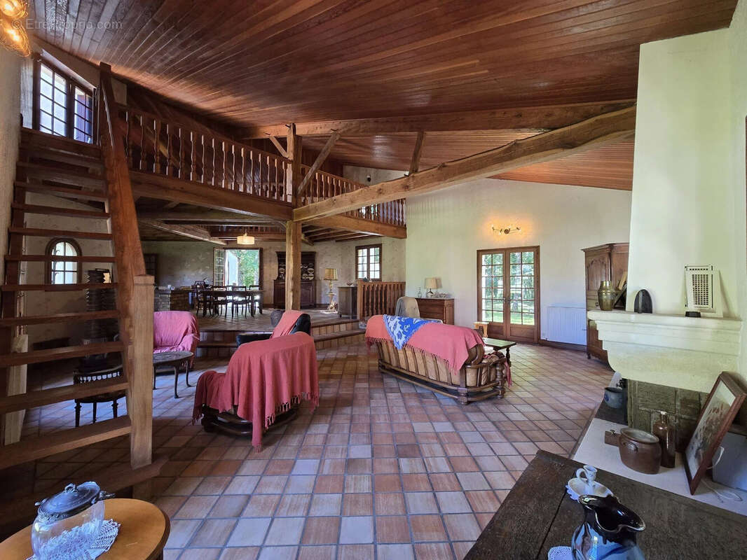 Maison à COURGEAC