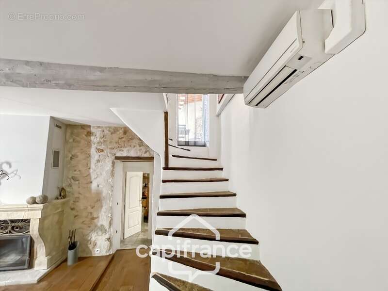 belle poportunité sur Alleins : maison de village de 102 m2 entièrement rénovée et climatisée, 2 niveaux avec 2 grandes chambres - photo 15