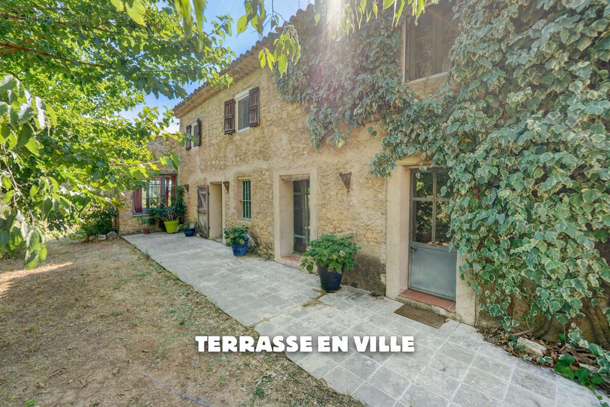 Maison à ENTRECASTEAUX