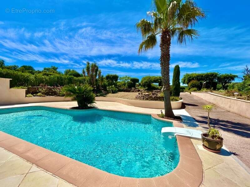 Villa d’Exception à Saint-Aygulf – Vue Mer Panoramique & Cadre Unique - photo 8