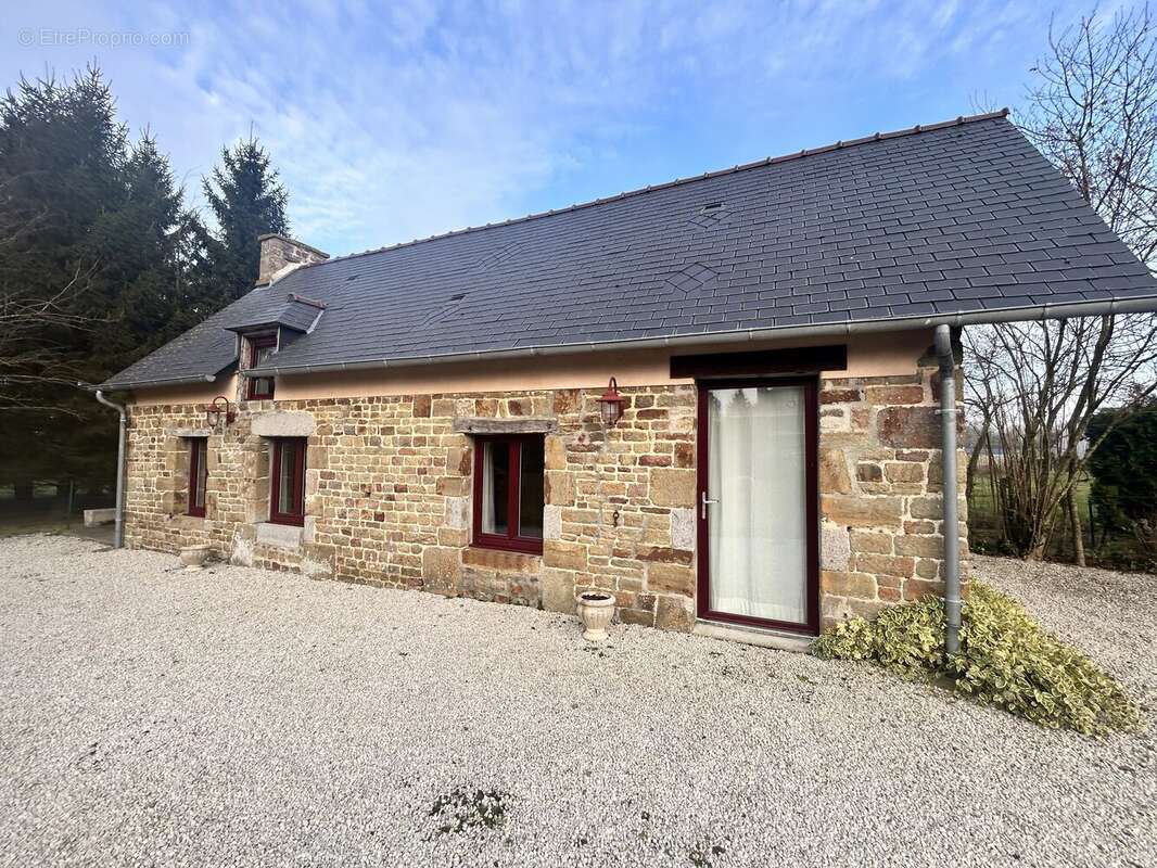 Maison à DOMJEAN