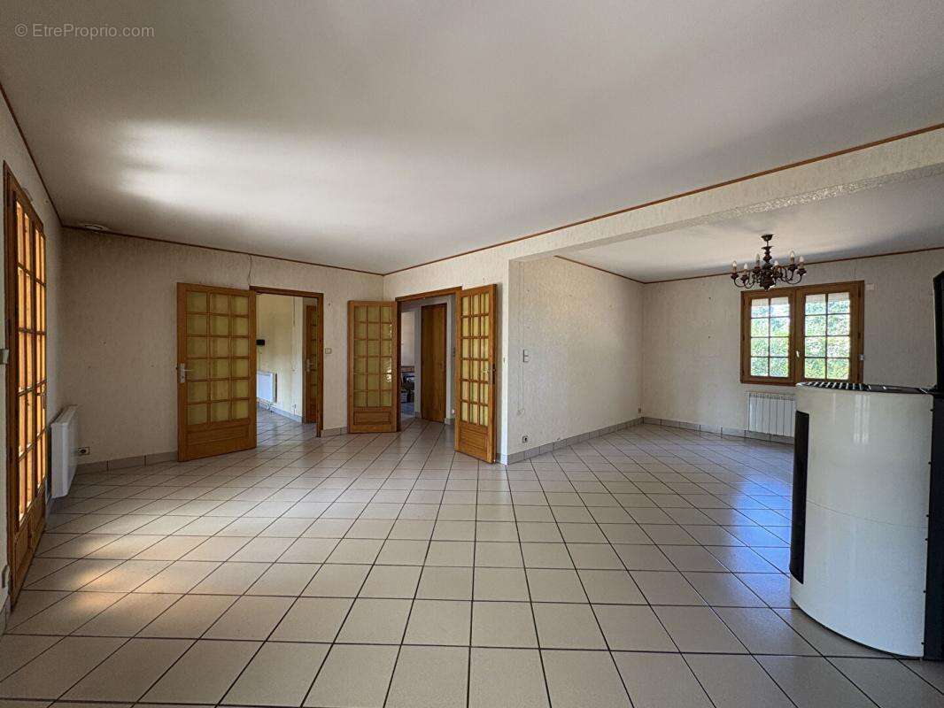 A vendre RIEC SUR BELON (29340) Maison 8 pièces 5 chambres 1 bureau 141 m2 - photo 5