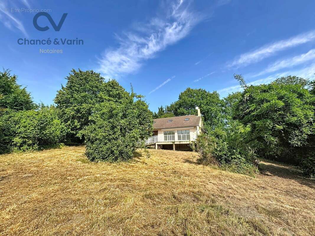 Maison 80 m² à Vieux-Bourg  - photo 2