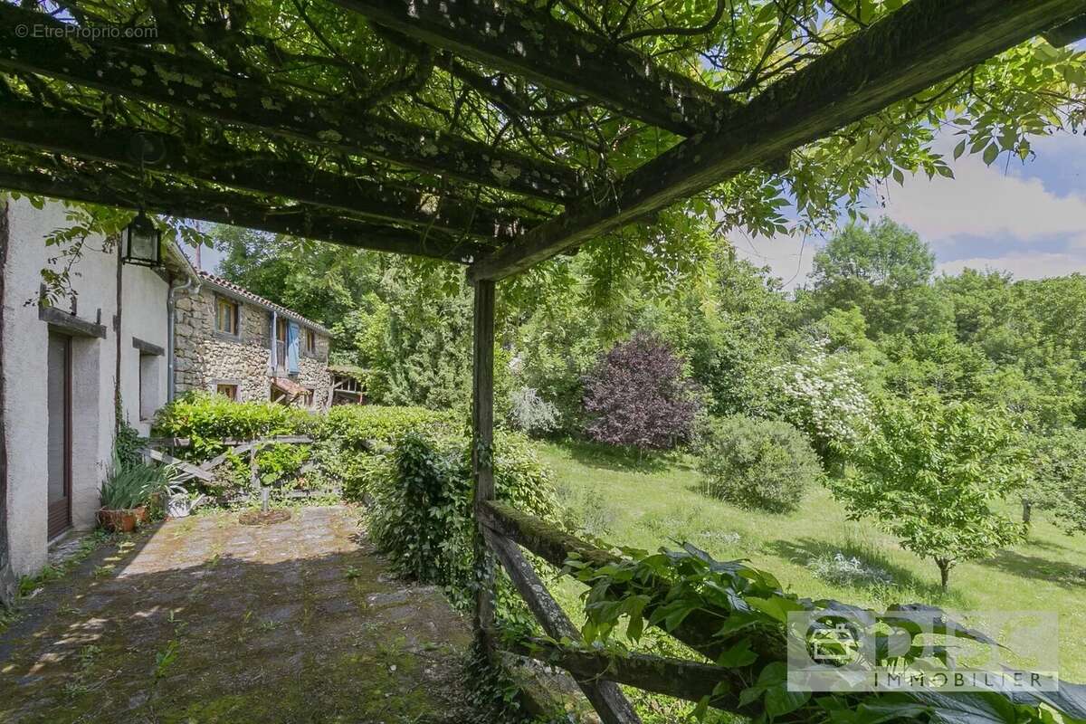 Maison à SAINT-MICHEL-DE-VAX