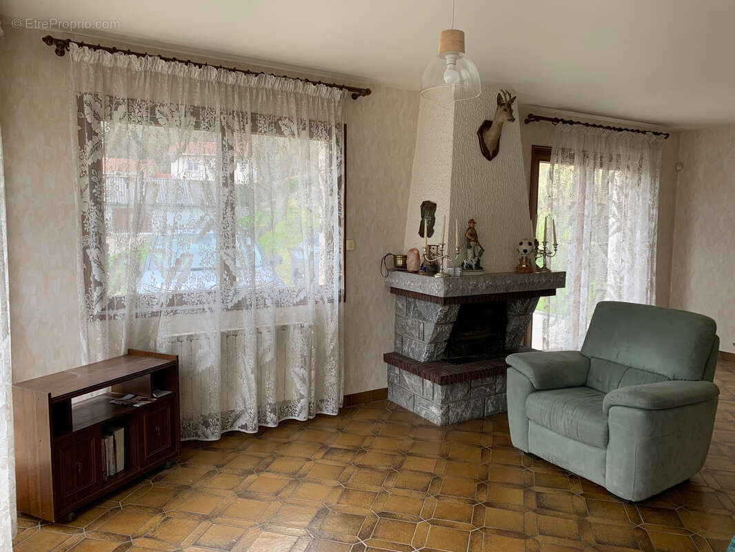 Maison à SAINT-CLAIR-DE-LA-TOUR