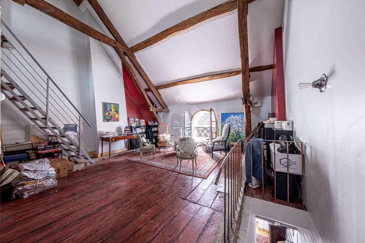 Maison de caractère de 175 m2   4 chambres, salon cathédral et cour en plein cœur de la Seine-et-Marne - photo 6