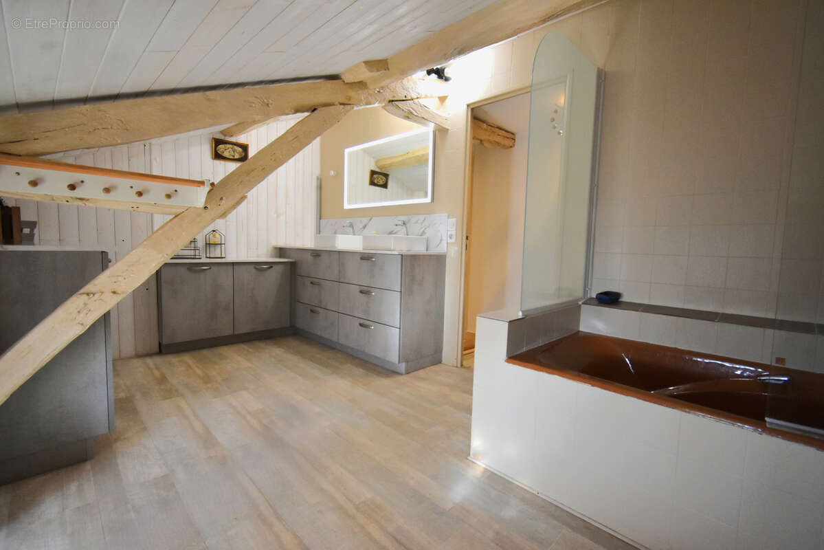 Maison à PUY-L&#039;EVEQUE