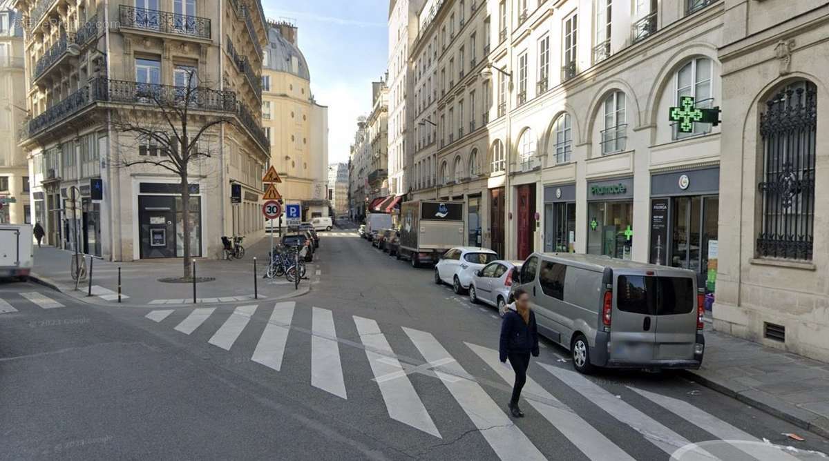 Autre à PARIS-1E