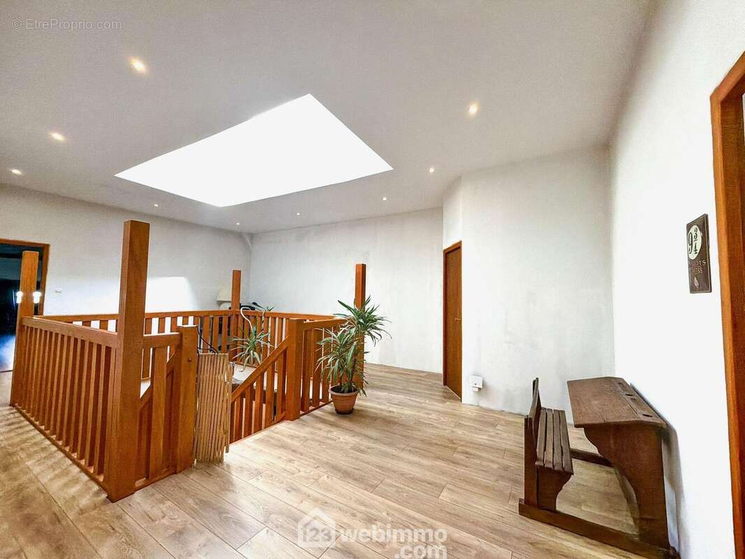 Mezzanine - Maison à AMBLY-SUR-MEUSE