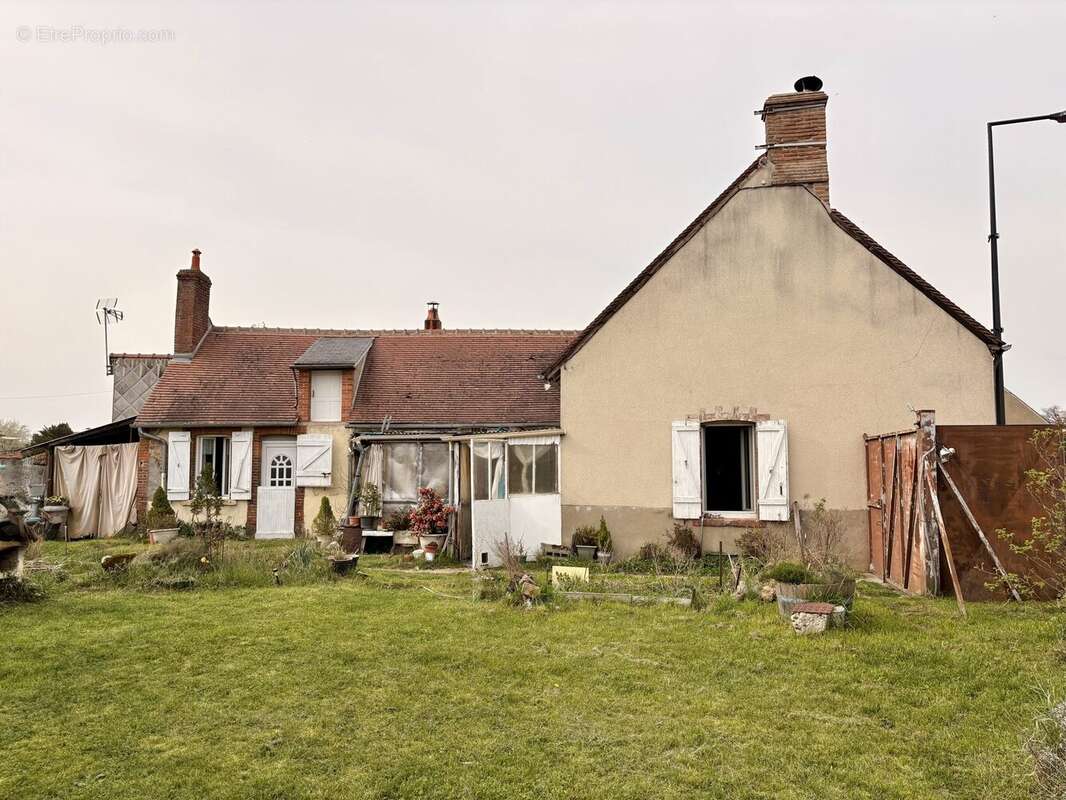 Maison à LES BORDES