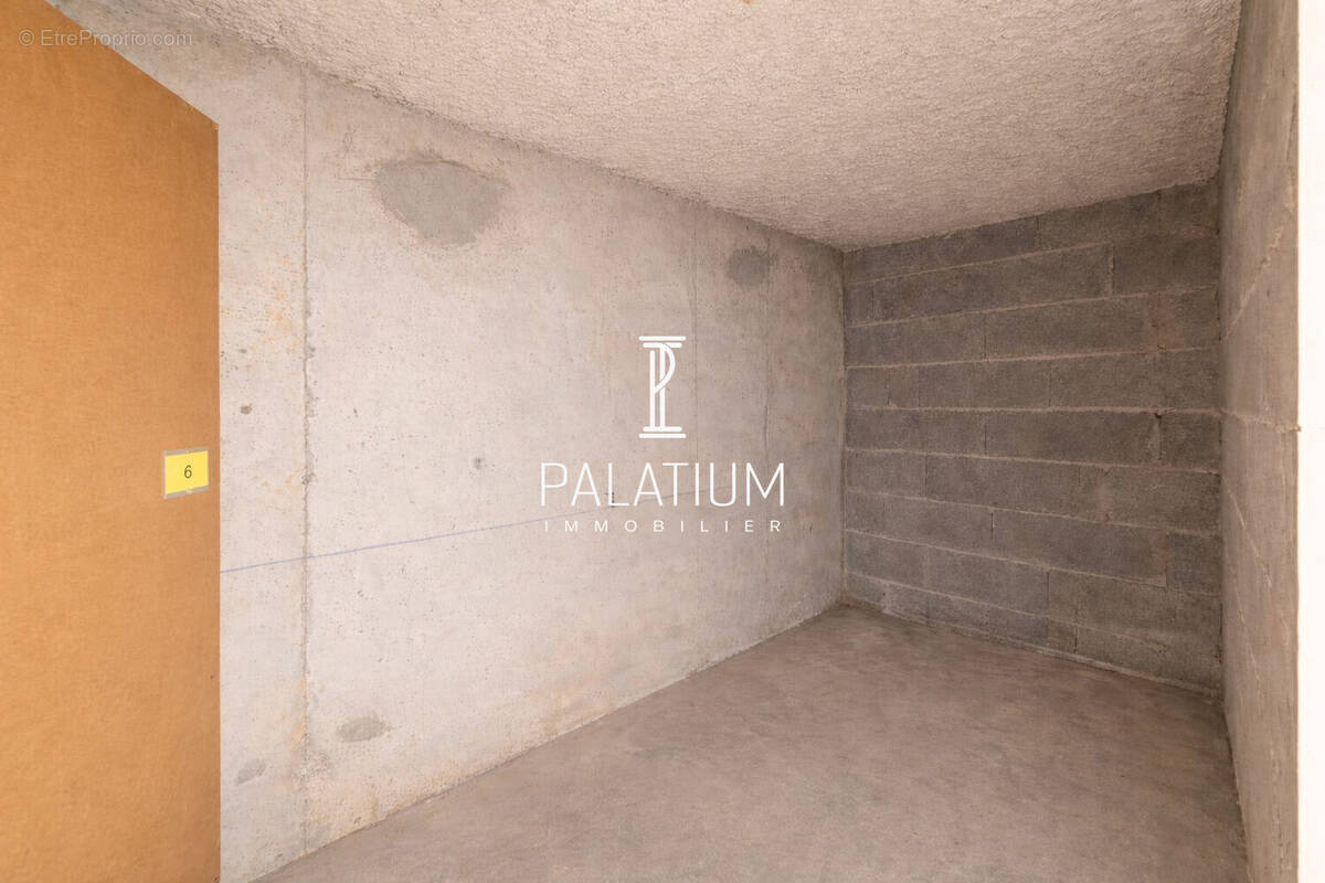 Parking à GREOUX-LES-BAINS