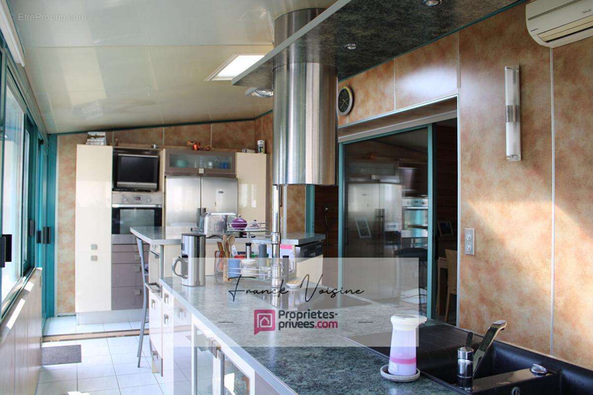 Maison à SAINT-MICHEL-MONT-MERCURE