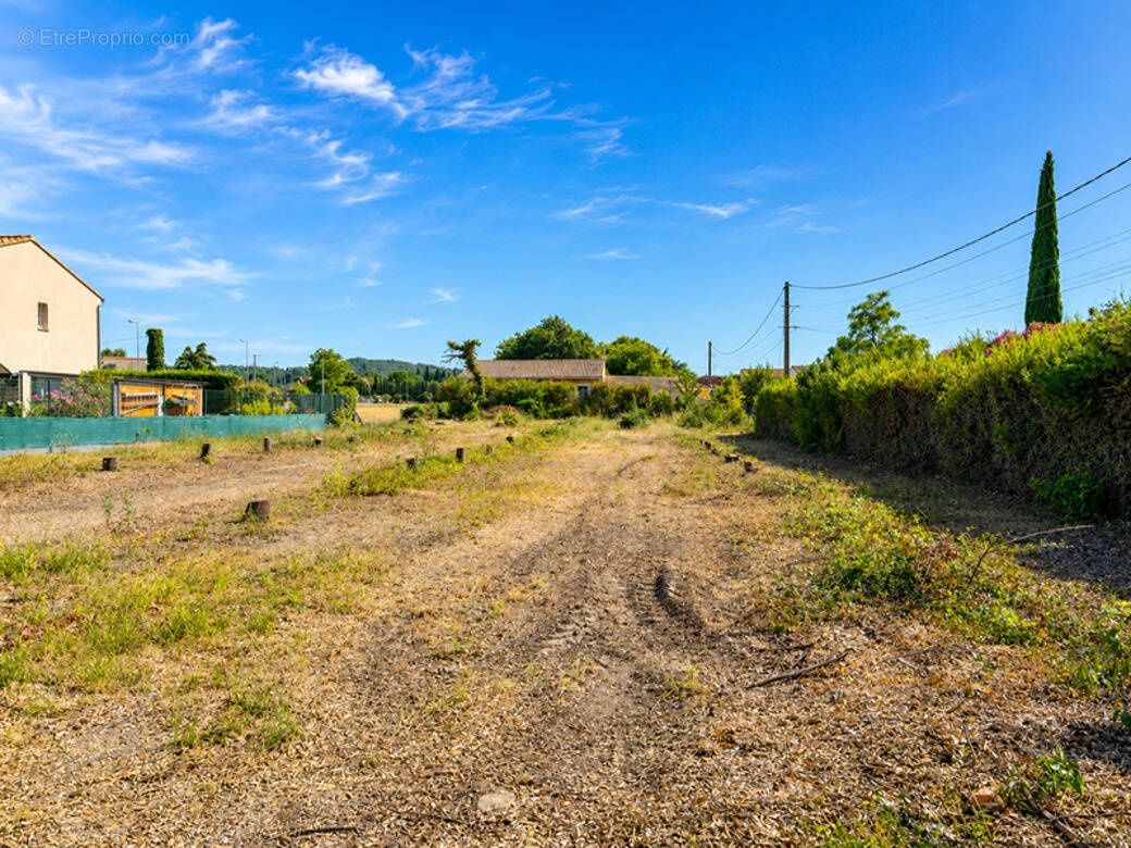 Terrain à VALREAS