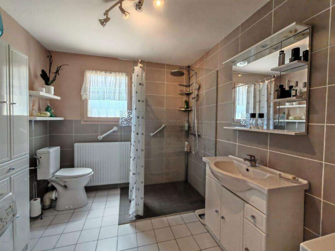 Maison à SAINT-PANTALEON-DE-LARCHE