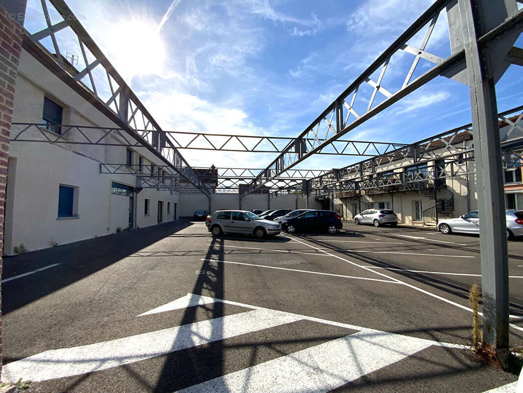 Centre de ste savine, spacieux t3 de plain pied de 73m² avec parking - photo 2