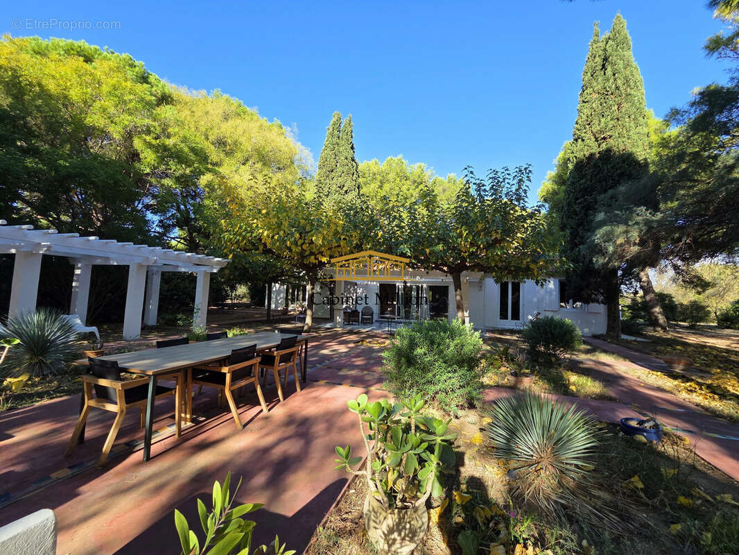 Maison à VIC-LA-GARDIOLE