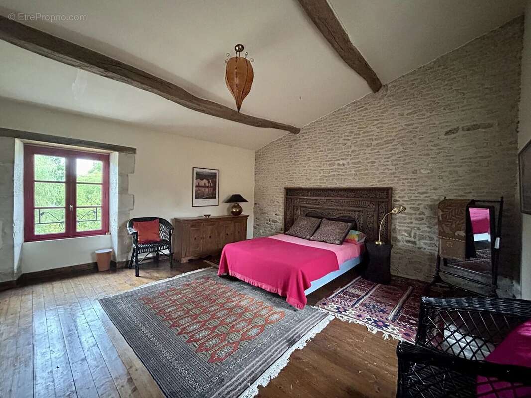 Elégante maison de ville de 3/4 chambres avec jardin de cour privé et petit verger. - photo 6